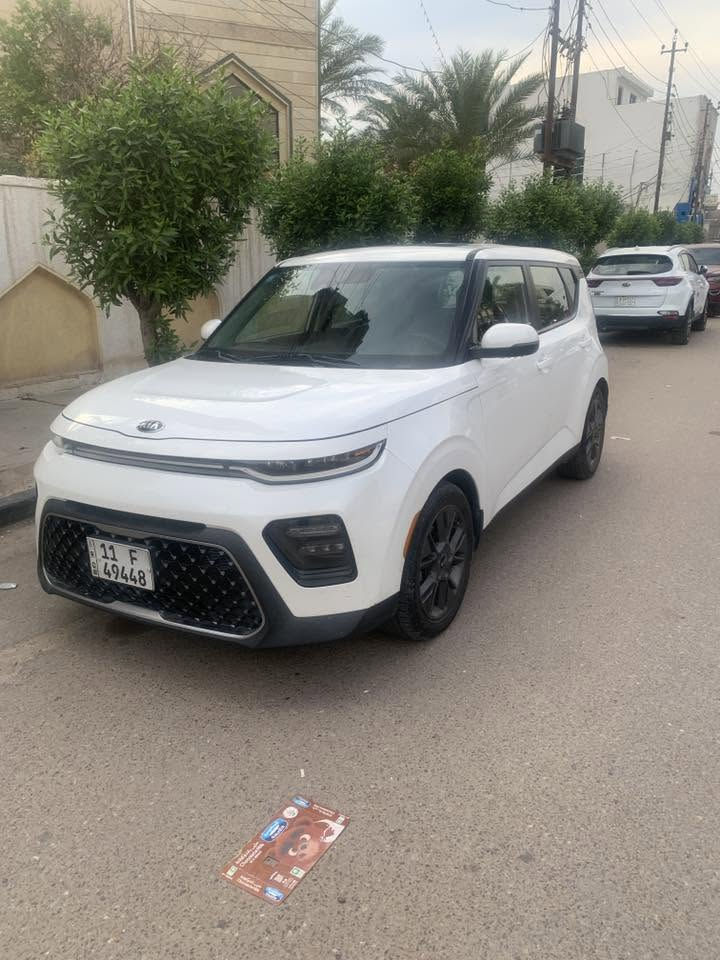 🚗 كيا صول 2020 (EX) - وارد أمريكي بحالة ممتازة 🚗
للباحثين عن النظافة والمواصفات العالية، سيارة مميزة جداً وجاهزة للاستخدام:
🔹 المواصفات الأساسية:
 الموديل: 2020
 المحرك: 2000 دوش (DOHC) - عزم وقوة ممتازين.
 المسافة المقطوعة: 60 ألف ميل فقط.
 الفئة: EX (مواصفات معروفة بغناها وغرفتها المريحة).
🔹 أبرز المواصفات والأنظمة الأمنية:
 ☀️ فتحة سقف (سلايت).
 🚨 رادار أمامي وخلفي لتنبيه وتجنب الاصطدام.
 🅿️ حساس توقف تلقائي عند الرجوع للخلف (توقف ذكي).
 ✨ وباقي مواصفات فئة EX الفاخرة.
💰 السعر المطلوب:
143 ورقة (14,300 دولار أمريكي)
📞 للتواصل والاستفسار:
يرجى الاتصال على الرقم: ***********

