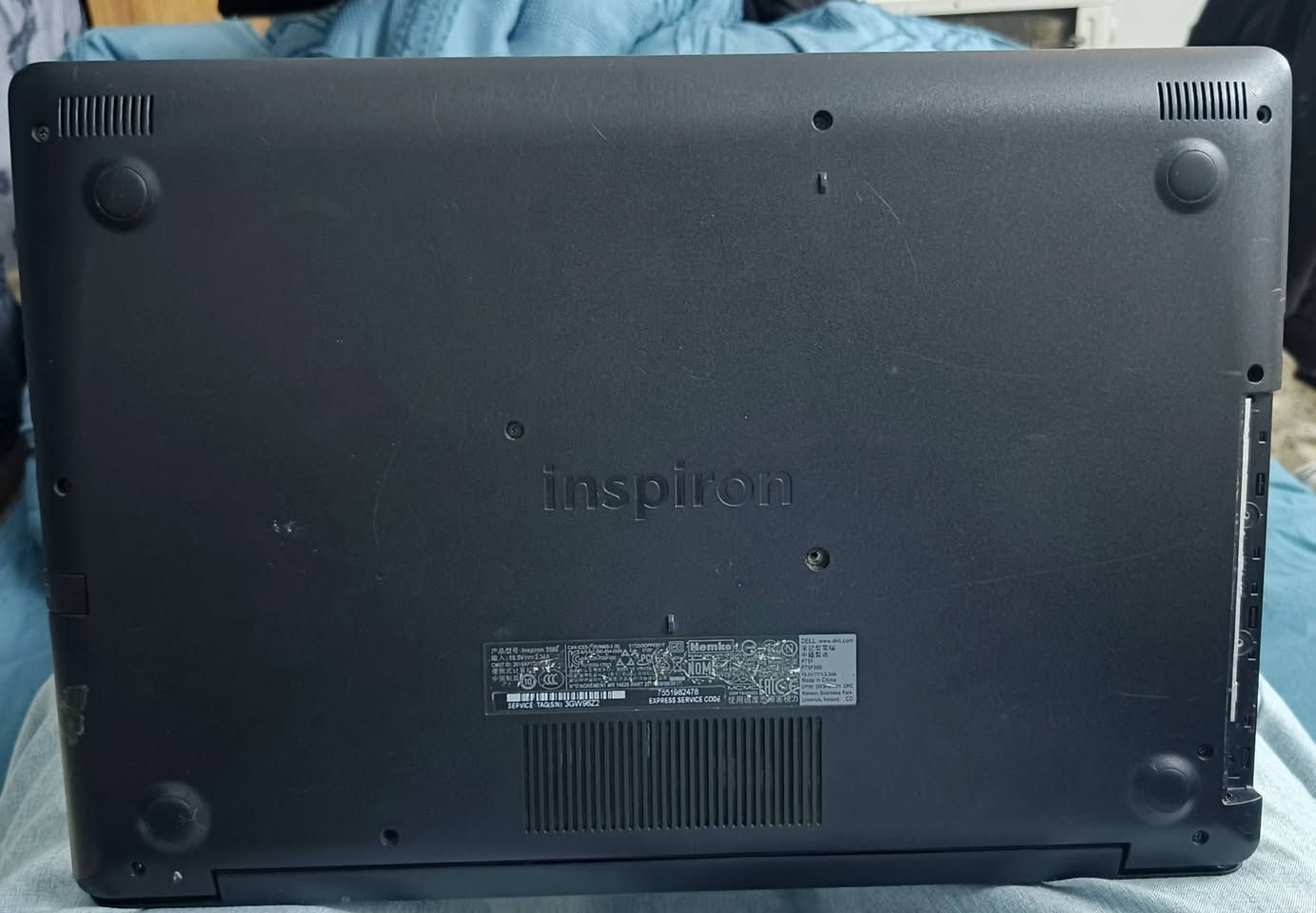 السلام عليكم
لابتوب dell للبيع
نضافته 95%
المواصفات
i5 8th 8250u معالج قوي و اقتصادي من الفئة العليا
gpu 1 intel uhd 620 2gb داخلي
gpu 2 amd radeon 520 2gb كارت خارجي قوي 
Ram 4 ddr4 2400 قابل للتطوير 
Storage ssd 512 c800
بطارية 39wh تشتغل و اكثر حسب الاستخدام 3 ساعات ونص اذا 100 البطارية عمرها 95
اللابتوب نظيف كلش و شخوط بس من جوه بي 2 لو 3 يفيد للالعاب الخفيفة و للدراسة و للعمل المكتبي جربت عليه ماين كرافت ثابتة 60 الشاشة 1080 دقة عاليه كلش حجم الشاشة و ما تعكس من يصير عليه ضوة الجهاز عليه وندوز 10 و رامات بيه مدخلين يعني تكدر تطورهن اللابتوب خير و بركه و عيبه الوحيد السبيكرات خربانه من اشتريته من المالك السابق ميشتغلن غير هذا مابيه اي نقص الجهاز نحيف و مضهرة حلو
السعر 250 بيه مجال بسيط
للتواصل على الواتس او الماسنجر ***********
مكاني بغداد الاعلام
