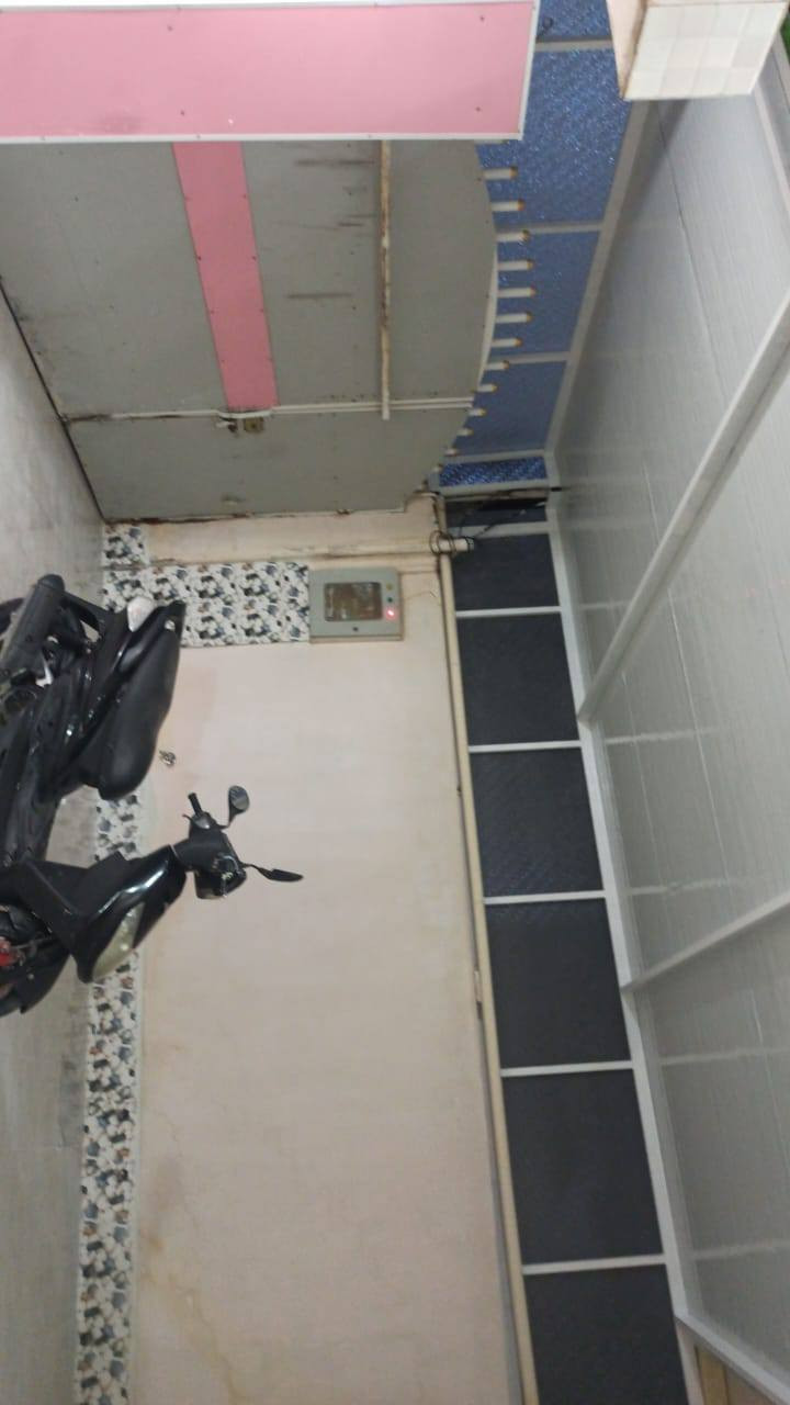 ⚡السلام عليكم ✋🏻
ــــــــــــــــــــــــــــــــــــــــــــــــــــــــــــــــــــــــــــــــــــــــــــــــــــــــــــــــــــــ
بيت للبيع 🏡 فــي

حي الصدرين/خلف مخازن الكهرباء/قريب من السادة البو خطة
ــــــــــــــــــــــــــــــــــــــــــــــــــــــــــــــــــــــــــــــــــــــــــــــــــــــــــــــــــــــ 
👁️المساحه 🤩

( المساحة الكلية 150 متر ) 
( الواجهة 7.5 متر ) 
( النزال 15 متر ) 
ــــــــــــــــــــــــــــــــــــــــــــــــــــــــــــــــــــــــــــــــــــــــــــــــــــــــــــــــــــــ  
 الدار 🚪

الدار زراعي سند 25 اكتمل البناء في سنة 2020 الشهر السادس
ــــــــــــــــــــــــــــــــــــــــــــــــــــــــــــــــــــــــــــــــــــــــــــــــــــــــــــــــــــــ 
☕عدد الغرف📖
( يتكون البيت من طابقين 2 )
ــــــــــــــــــــــــــــــــــــــــــــــــــــــــــــــــــــــــــــــــــــــــــــــــــــــــــــــــــــــ
1/الطابق الاول يتكون من!✋🏻

طارمة + صحيات خارجية +مطبخ + استقبال+ هول+ غرفه + مجمع صحيات مع الدراج معزول 
ــــــــــــــــــــــــــــــــــــــــــــــــــــــــــــــــــــــــــــــــــــــــــــــــــــــــــــــــــــــ
2/الطابق الثاني يتكون من! ✋🏻 

غرفتين مع كل غرفة مجمع صحيات + هول + سطح ناصي بورسلين + سطح عالي فرشي + مخزن 
ــــــــــــــــــــــــــــــــــــــــــــــــــــــــــــــــــــــــــــــــــــــــــــــــــــــــــــــــــــــ
للاستفسار 

***********
