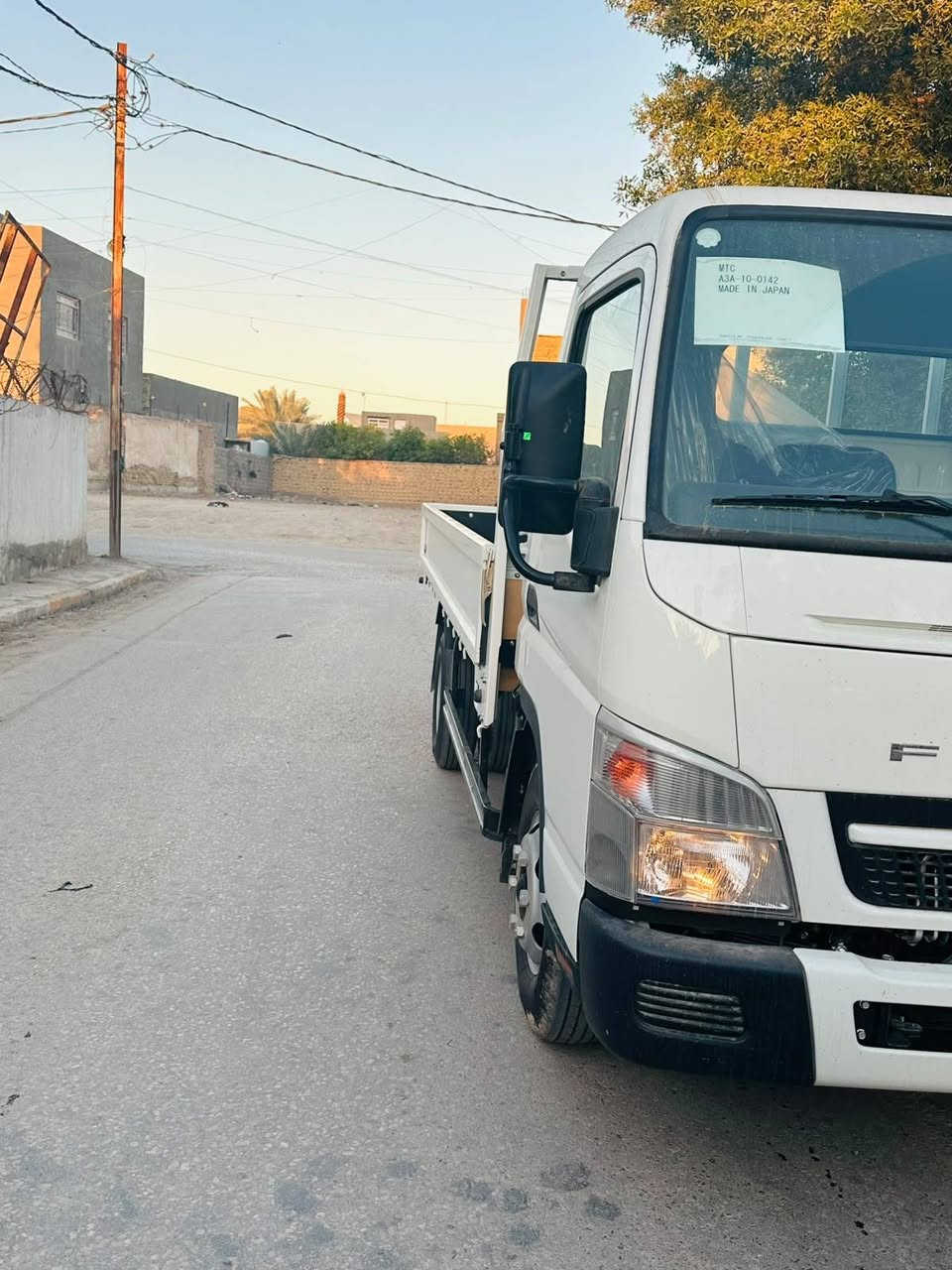 سلام عليكم 
كنتر 26 كفاله عامه 
ماشيه 28
رقم بغداد بسمي مداور نفس اليوم
مكان السياره بابل القاسم ع
السعر 300 وبيه مجال يعني 3 دفاتر وبيه مجال 
التفصيل أكثر( ***********)
