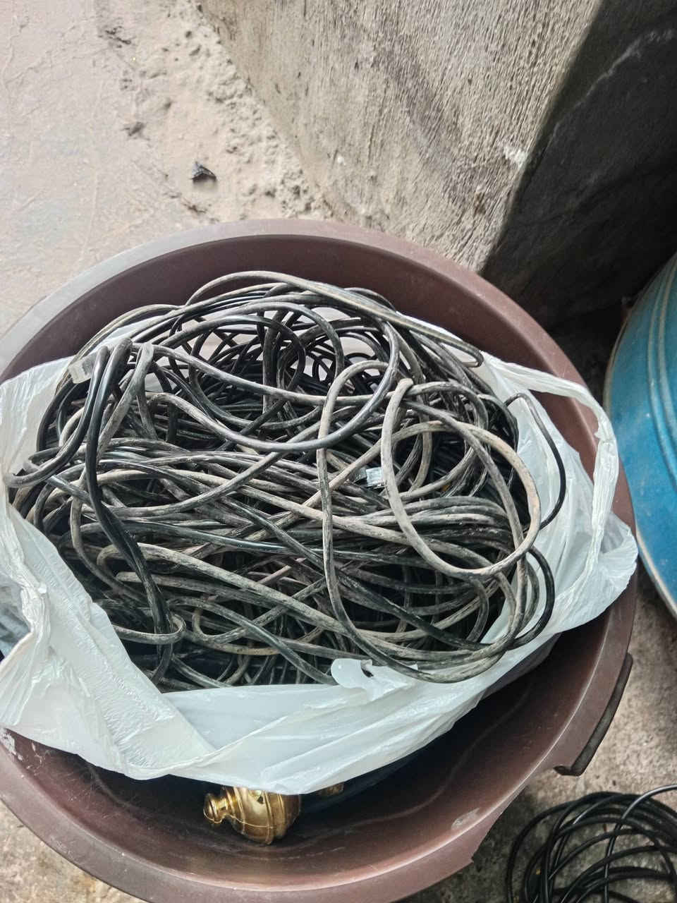 سستم كامرات جاهز صار شهر من أخذته وهوه ولعكاسه شرط الشغل بس شدهن نوعيه اصلي ديفي ار ملون ليلي نهاري سعرهن ٣٠٠ الف وقبل شهر اخذتهن ٤٥٠ سبب البيع نتقلت ع غير محل


**إذا كنت صاحب هذا الإعلان وتريد حذفه لأي سبب، رجاءا أرسل رسالة إلى الدعم الفني**