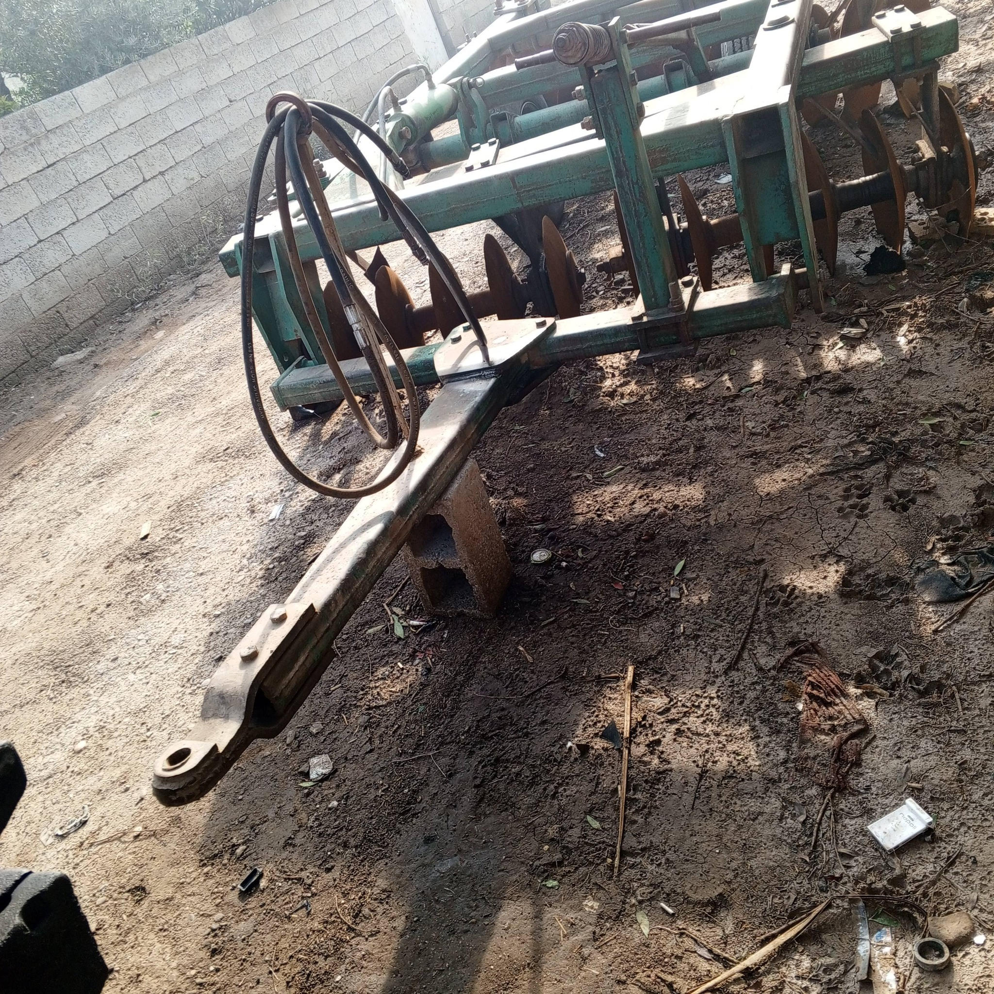 السلام عليكم دسك للبيع حجم 24 حدادي مال عباس مهضر جاهز لشغل مابي لحيم ولافطر دسك جاهز لشغل صوجه نص كفخات كامله مكان واسط الصويره الاستفسار عل رقم *********** # السعر 4800 وبي مجال قليل
