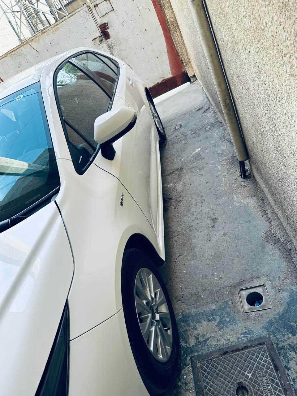 سلام عليكم
كورلا شكل خليجي موديل 24
السياره ماشيه 36 الف 
بصمه تشغيل وقطعه تبريد خلفيه واوتو هولد ورادار امامي
 يعني مواصفات عاديه بدون فتحه وجلد 
بيها طخه بالبنيد ونص البنيد مصبوغ وشباك علامة التيوتا مبدل يعني الدعاميه والمازدات نفسهن مامبدلات
مدوشمه ارضيه جلد

وصوره الحادث موجود مكانها بغداد

للاستفسار الاتصال على هذا الرقم

***********

