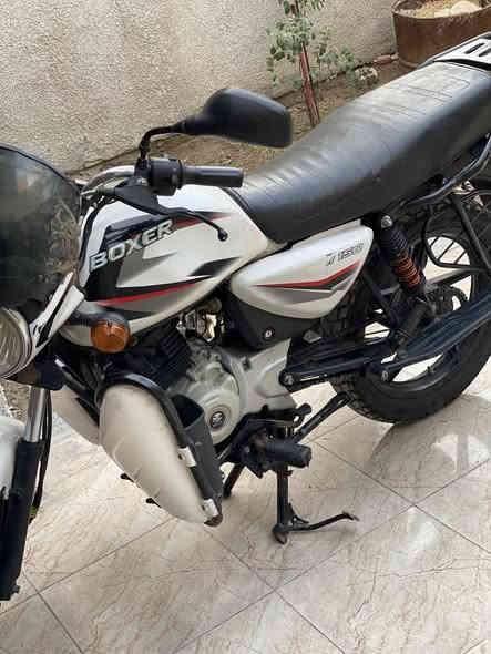 السلام عليكم 
دراجه بوكسر كلاسك رقم وسنويه بغداد
شرط تحويل جاهزه اي نقص مابيه
مديل 22 شكل 23 مكينه مجفته تجفيت شركه 
السعر 1800 وبيه مجال
العنوان بغداد الدورة شارع حي الشرطة
***********
