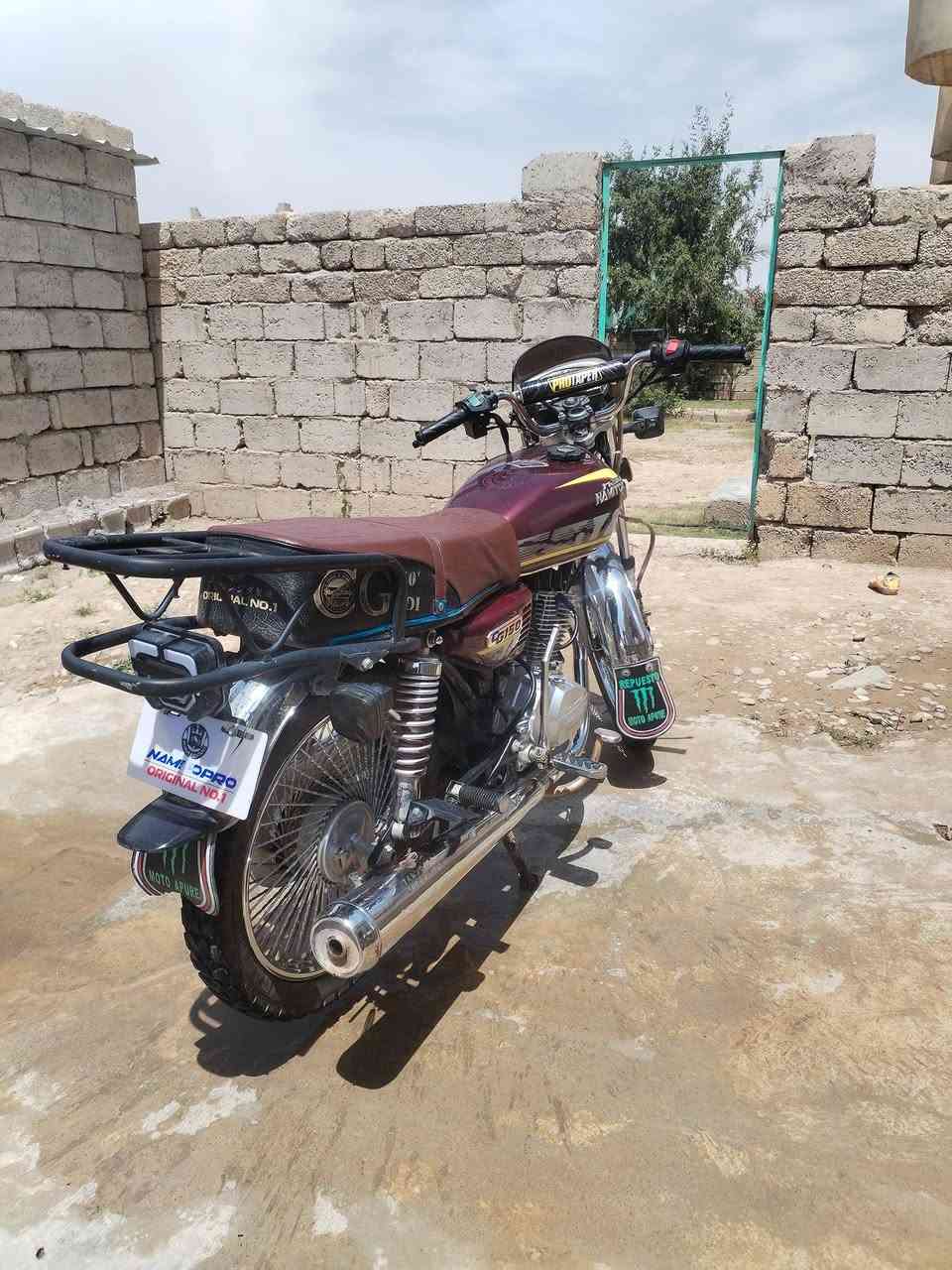 السلام عليكم 
دراجه نامي برو حجم 150cc موديل 2025 
باتري جديد نص سلف يشتغل شاشه شغاله 
كهربائيات كلها نضيفه ما عايزها شي بيع فقط
السيبايه سوده كزوز كاتم مال شغل الدراجه
السعر 600 وبي مجال ***********
