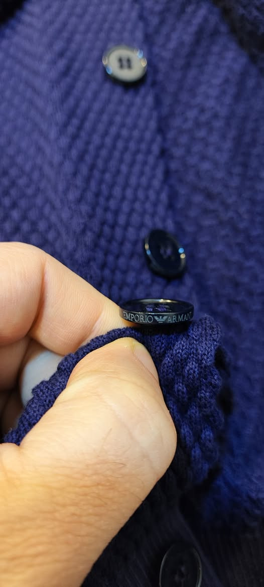 EMPORIO ARMANI ✔️✔️
100% باله اوربية اوريجنال 
النظافة تامة  
XL القياس 
64cm عرض الصدر 
يتوفر توصيل 6 الاف لجميع محافظات العراق 🚙


**إذا كنت صاحب هذا الإعلان وتريد حذفه لأي سبب، رجاءا أرسل رسالة إلى الدعم الفني**