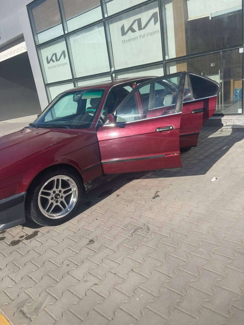 BMW 525i 1991  فقط للبيع
رقم دولي مشروع وطني – سنوية جديدة
بلاديه بدون قطرة صبغ ودگة جاكوج
بدون حادث
مكينة 8 سلندر وكير خير من الله
تبريد ثلج تدفئه شغال 
ويلات 17 وتخم تاير جديد
السياره ادامه كامله من الرقم للرقم ميحتاج لها مصرف ترايك منا البصره شرط التحويل والغرامات
💰 السعر 60$ 
مكان السيارة صلاح الدين تكريت للاستفسار اكثر تفضل خاص او الاتصال ع الرقم ***********
*********** واتس تكريت, صلاح الدين
