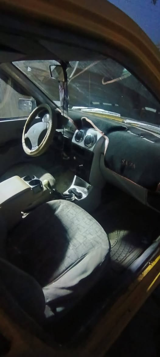 السلام عليكم سيارا سايبه للبيع كير محرك مكفولات تخم تاير جديد هستوني شاده حداديه جديده بل كارتون كامله مصفرا هيءه وغرامات راعيها يريد مداور سيارا كاملا مكملا رقمها بغداد *********** السعر ٢٣ وبيها مجال قليل المكان نجف كوفه
