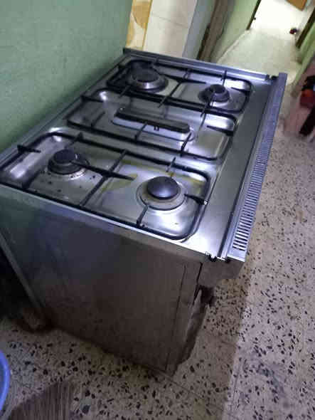 طباخ للبيع بي ضرر بس شغال *********** سعر ١٢٥
