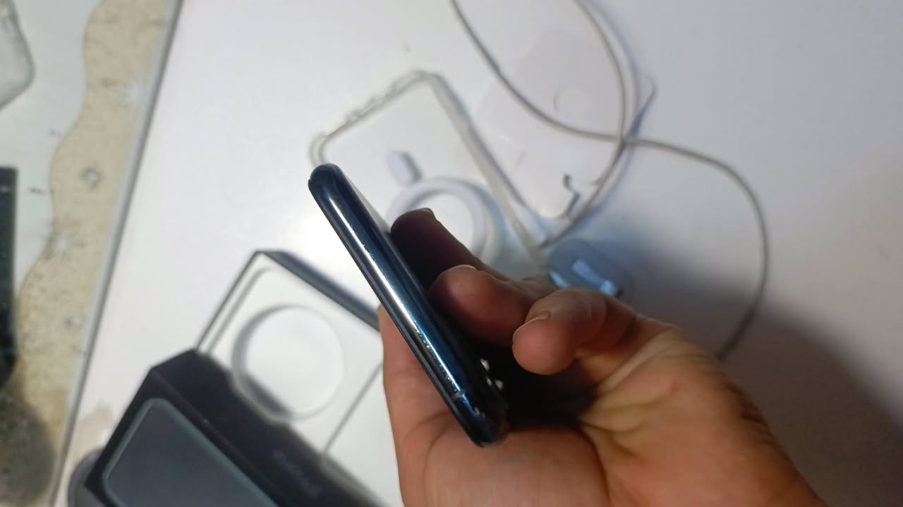 سلام عليكم 
ايفون ١١ برو ماكس للبيع 
مبدل شاشه فقط وفيس ايدي واكف بقيه كله شغال ونظيف الجهاز كامل مكمل 
كارتونته وشاحنته وكفرات وملحقات كامله ويا 
جهاز مابي اي خللل ومكفول 
ذاكره ٢٥٦ 
بطارية ٧٢٪ 
شحنه يخبل 
السعر ٢٣٥ 
بغداد العبيدي مكاني 
الرقم ***********
