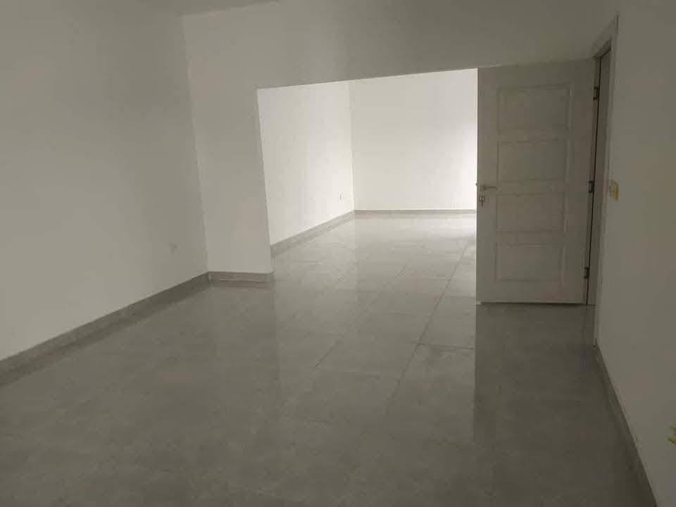 � دار للإيجار في مجمع طيبة السكني – النجف
المساحة: 200 متر
يتكون من:

 • 3 غرف نوم + غرفة طعام• الطابق الثاني سويتات
 • صالة استقبال واسعة • مطبخ
 • مجموعة صحيات • كراج سيارات

سعر الايجار 500 الف فقط مقدمة شهرين فقط

📍 مكتب أبو رضا للعقار
حي القادسية – مقابل مجمع عماد سكر – قرب فلكة المطار

📱 التواصل واتساب فقط بدون اتصال:
***********
