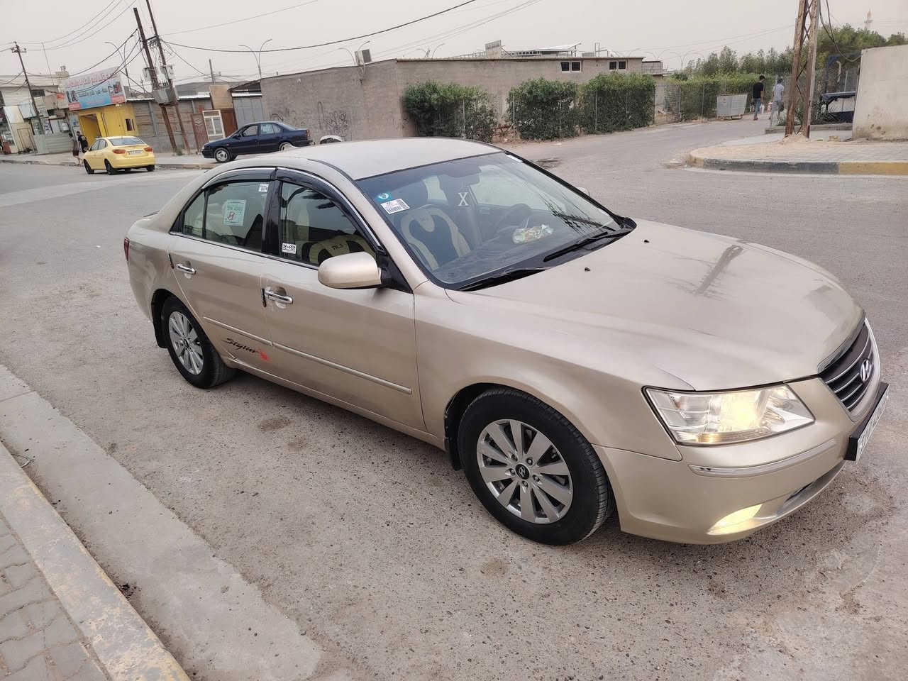 سلام عليكم ورحمة الله وبركاته
سوناتا م 2006 رقم بغداد انكليزي بسمي سنويه ال 2030
سياره وارد أمريكي ضرها موضحه بصوره بين البابين .. 
سياره مصبوغه عام  .
محرك   v6
..تبريد شغال ثلج
كهربائيات كله شغال من دعاميه الدعاميه.....
 تخم تاير نضيف سياره جاهزه 
السعر 75 وبيها مجال بسيط حك جيه
عنوان بغداد ابي غريب النصر والسلام
***********. ***********

