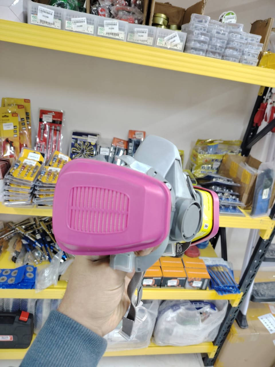 #قناع #قناعات 
باركود :10089
قناع اتربة و غازات و دخان  جودة جدا عالية دبل فلتر جدا مريحة  جودة عالية .
سعر القناع  : 17 الف
سعر التوصيل : 5 الاف
الكمية محدودة للحجز راسل صفحه او واتس اب ***********
