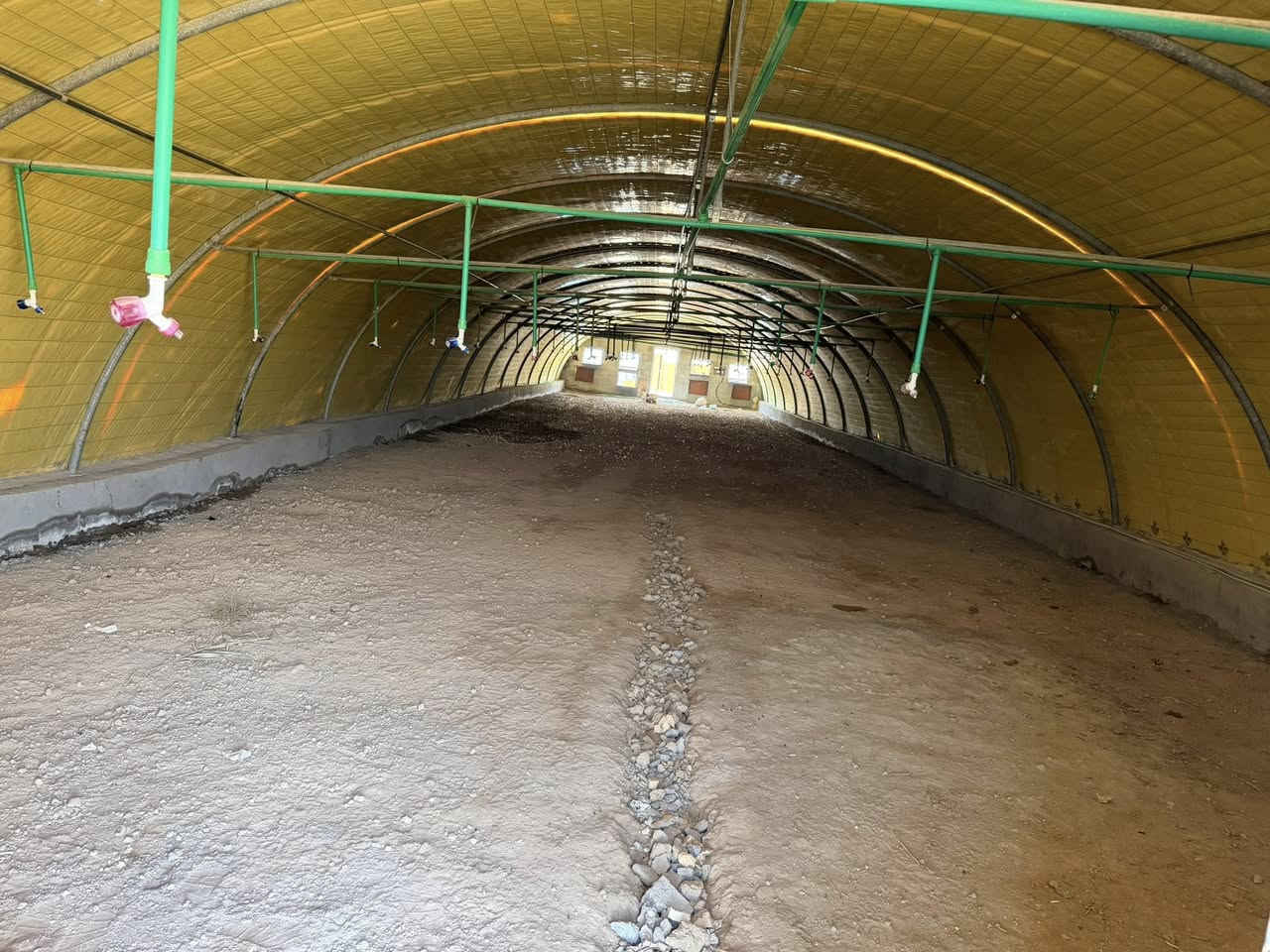 حقل دجاج مساحه طول الحقل 40 متر والعرض 9 متر
الحقل بعده جديد ومرابط بي غرض البيع محتاج افلوس ***********
