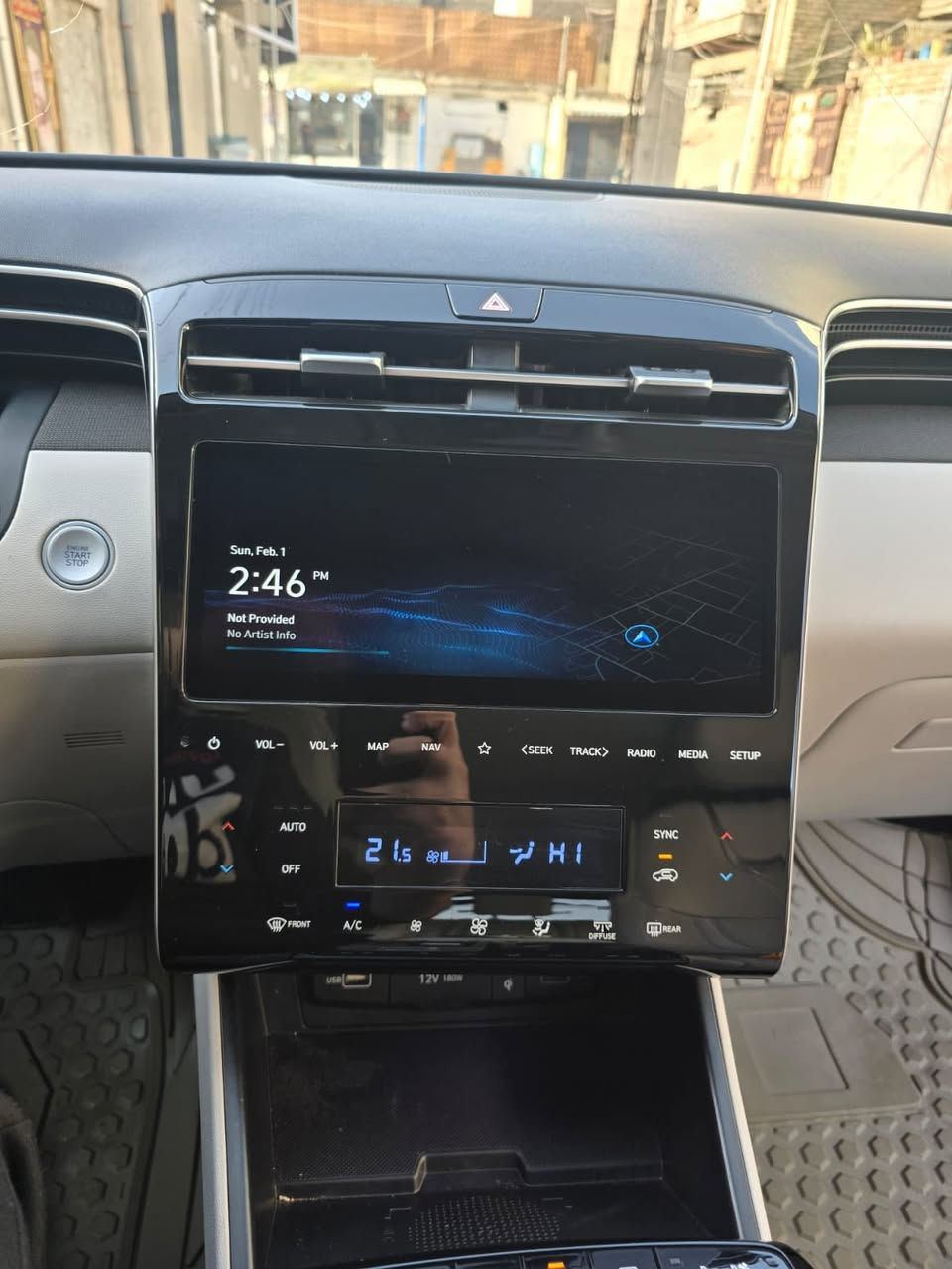 سلام عليكم توسان للبيع مديل 2023وارد امريكي حادث موضح بل صوره تبديل جاملغ ودعاميه فقط مواصفات عاليه لمتد 
4قيادات 
بنورامه علا طول السيارع 
6 حساس امامي 6حساس خلفي 
رادارات 
قياده ذاتيه 
اوتو بارك 
تشغيل عن بعد 
كشنات امامي تدفه تبريد 
كشنات خلفي تدفئه فقط 
لايت زنون 4 عدسات 
عدد البصمات 2
شاحن لا سلكي 
لد ايل ايد اي متغير اللوان داخلي 
كامرات360 دراجه 
كير بيانو 
استيرن تدفئه 
داخل جلد لونين 
السياره جديده 
عنواني بغداد
السعر225 ورقه وبيهه مجال 
للاستفسار ***********
