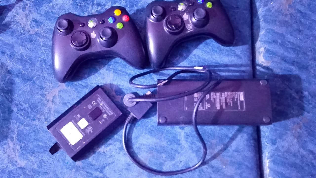إكس بوكس 360 كامل ملحقات معه هارد 256 كيكأ ويا محوله وجوستاكت جدد جهاز جهاز شغال بس ما يعرض على شاشا ماعرف شنو عطله ابيعه فحم ملحقاته كلهن شغالات مكاني بغداد حي النصر *********** السعر 40 قفل
