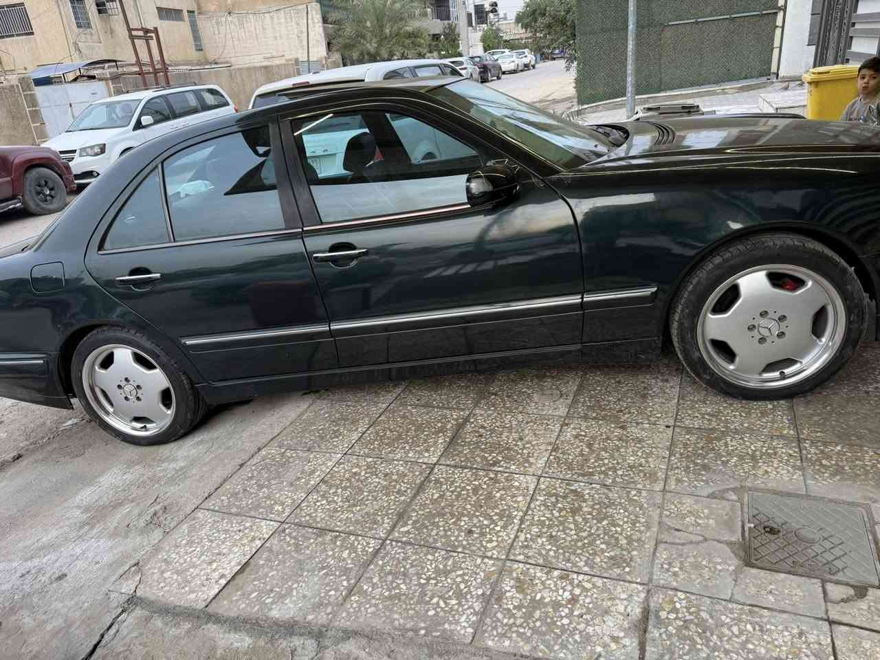 مارسدس ام عيون
320 خراطيم 
سياره معمره تعمير درجه اولى
غرفه جديده بكل التفاصيل 
حداديه محرك كير كله جديد 
سعره 100 ورقه
مكانه الوزيره  
***********
