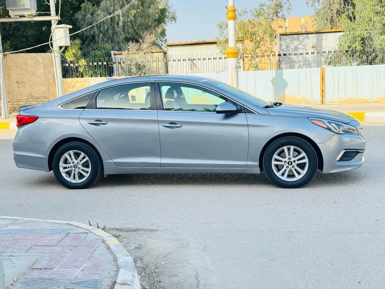 للبيع او مراوس سوناتا موديل 2016 رقم ذي إنكليزي صاعده هزه سنويه إصدار جديد لنهاية 2031 تحويل مباشر وارد أمريكي بيها جاملغ وبنيد بدون دواخل فخذه شاصي مكفولات  وبيها رشات بسيطه السياره جديده وجاهزه وحلوه مواصفات شاشه جبيره وكاميرا دواره انضمه قياده تحكمات استيرن ارضيه مفروشه جلد سقف كنتاره ويل كب وباقي الموصفات المعروفه محرك 2400 مبدل طابوكه لا تبخير ولا تنقيص كير تبريد ثلج توني مسويه حداديه زينه السياره جديده وماشيه 168 حقيقي مكان السياره الناصريه 
السعر (106) وبيها مجال لشراي 
***********