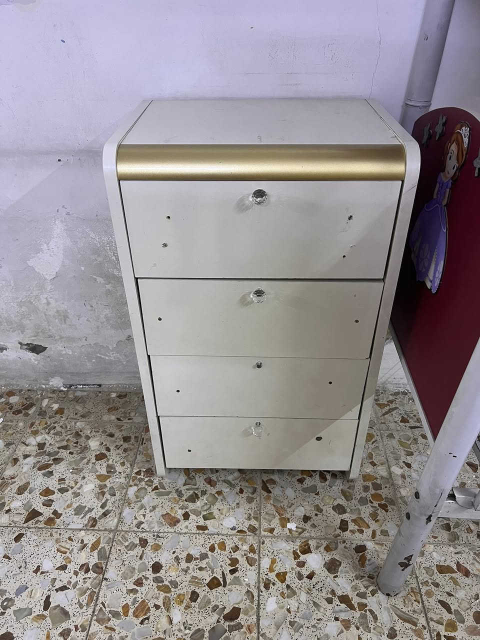 السلام عليكم عندي كنتور تركي +جرابي ام النفر عدد 2 مع ميز جرارات واحد رايدهن ب75 عنواني حي اور قرب فلكة صباح الخياط 
***********
