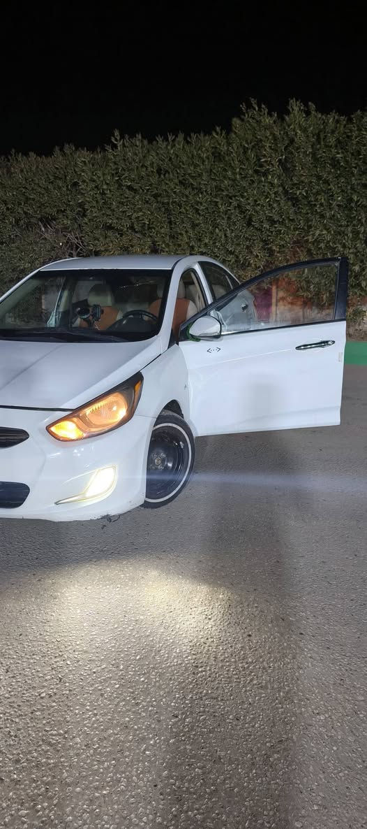 السلام عليكم 
هيونداي اكسنت 
2012 سيارة خليجية بية طخة من جة
 السايق الباب الخلفي معدلة يعني حت متبين زغيرة 
محرك 1600رقم اربيل ارضية جلد مدوشمة 
شاشة اندرويد تبريد ثلجج🥶 كير اوتو 
كير محرك حدادية مكفولة 

السعر (100)
مكاني (بابل /الكفل) 
رقم(***********)

مامتواجد ع الفيس فقط واتساب واتصال
