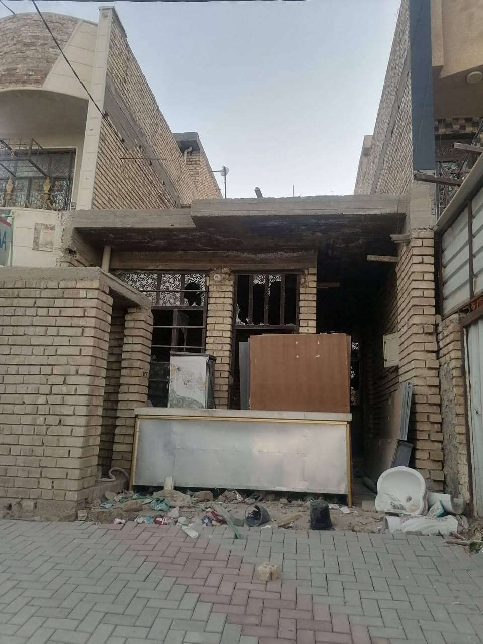 السلام عليكم ورحمة الله وبركاته
بيت مساحه ١٠٠ متر نزال ٢٠ واجهه ٥
قرب جامع الشهيد رائد شارع ٢٠
كهرباء ماء مجاوي مشمول بتبليط
السعر خاص
 ***********
