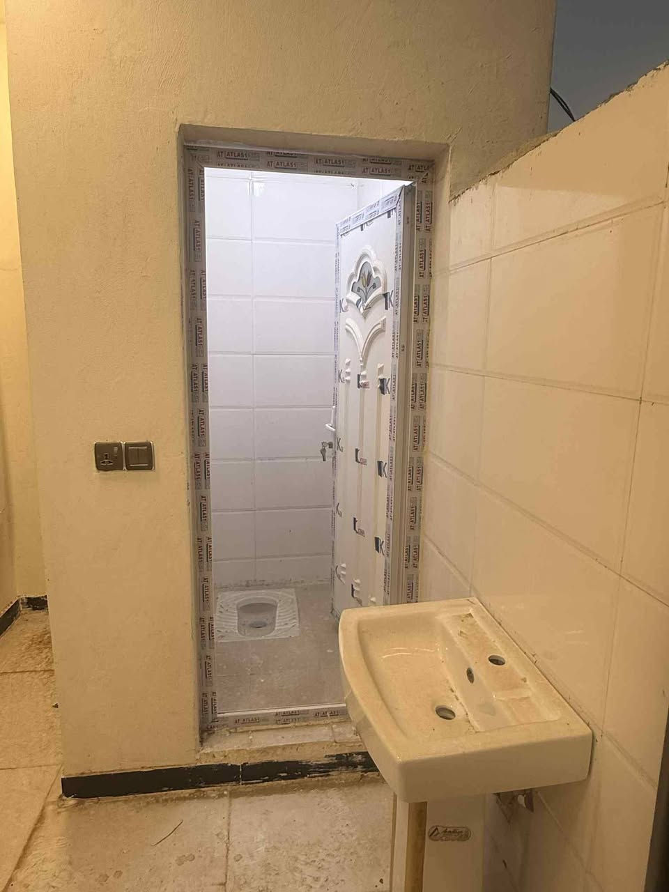 السلام عليكم ورحمة الله وبركاته من رخصت مدير الكروب المحترم نرجو الموافقه على المنشور بيت للبيع مساحه البيت ١٠٠ متر الجبهه ٥ والنزال ٢٠ غرف نوم ٢ واستقبال وصاله ومطبخ وصحيات فوك وجوه البيت كامل من كل النواحي عقد زراعي ١١٧ العنوان بوب الشام قبل القوس منطقة الحاج ضيفان بعد سيطره الشعب القديمه خدمات كامله تبليط كهرباء مجاري رئيسيه مدارس قريبه بناء حديث ولمعرفة باقي التفاصيل الاتصال برقم ***********
