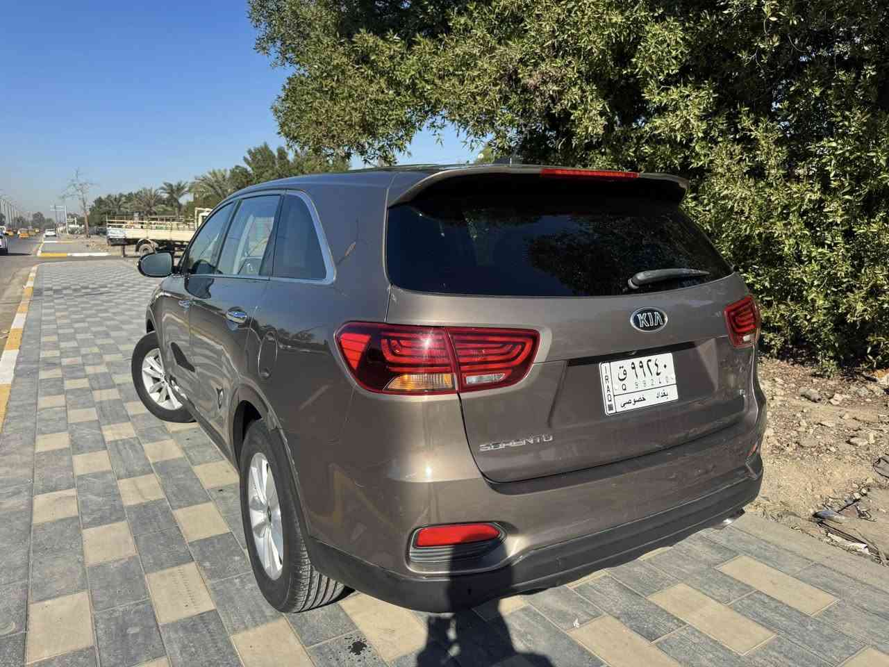 السلام عليكم سورنتو 7 راكب للبيع وارد امريكي  سياره ٦ سلندر  موديل 2019 سياره ماشيه 55 الف ميل حادث امريكا بنيد مصبوغ فقط مكفوله لغود وشواصي بدون دواخل صور حادث امريكا بالمنشور سياره جاهزه للأخير تخم تاير تبريد ثلج مكينه كير ممفتوحات سياره بيها صبغ مصطره قبغ الجنطه وبيه جاملغ وباب خلفي وره السايق معمرات وبيه بارد قطعتين وحالوب ع قماره بسيط
المواصفات
١ شاشه كبيره
٢ كامره دواره
٣ نقطه عمياء
٤ سبعه راكب
٥ ثلاث انضمه قياده ايكو سبورت نورمن طبيعي
٦ جهتين تحكم ستيرن
٧ كروز سرعه 
8 كرسي سائق كهرباء
بعد بيها مواصفات 
ملاحضه السعر 175 ورقه للأتصال على الهاتف ***********
