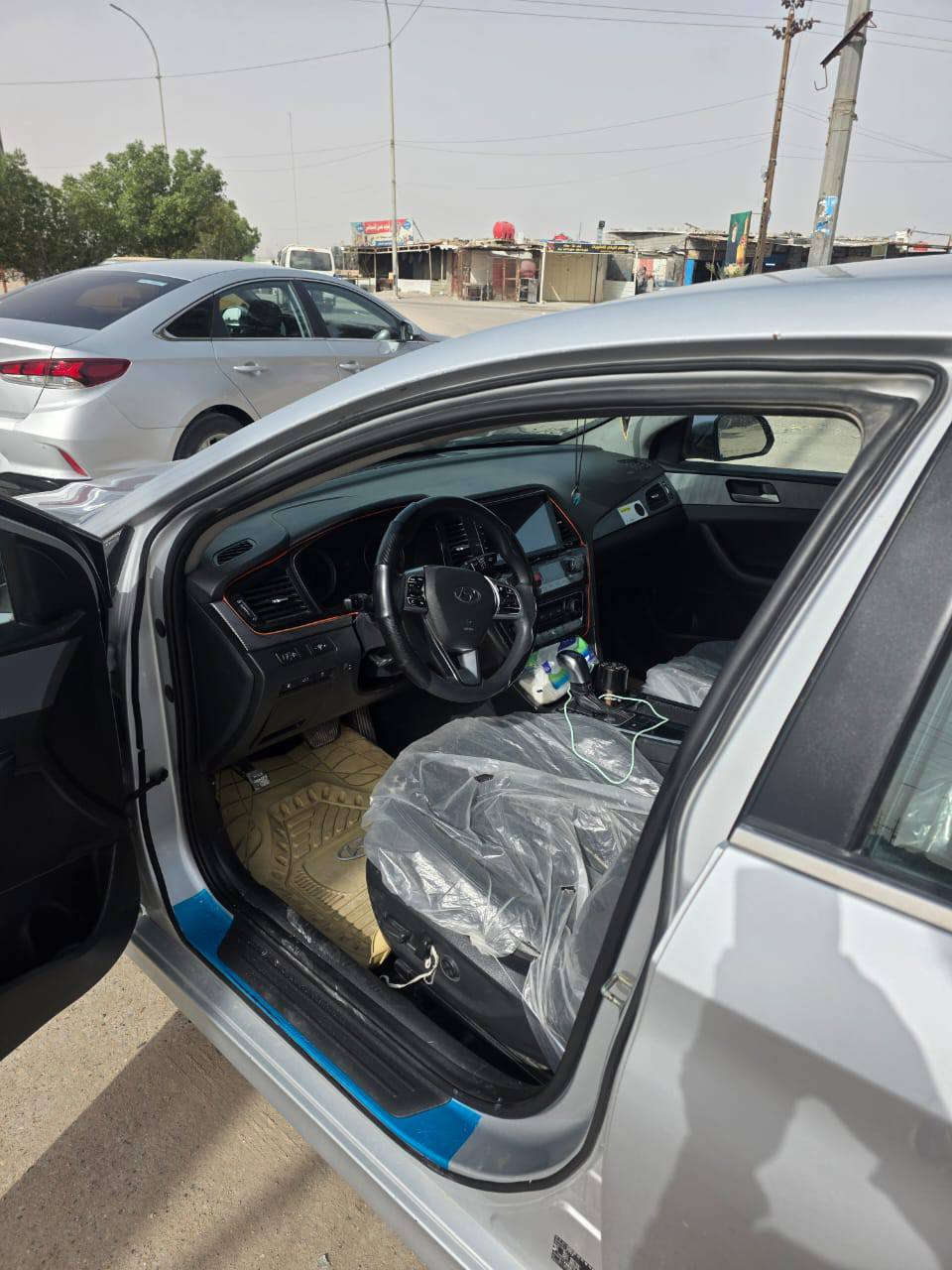 سلام وعليكم سوناتا موديل 20 اصل غاز بلاد مكفول من الصبغ فقط بنيد مقسم وبيها ضربه بالبدنه ما والله للحوض مراوس او بيع السياره باسمي مكانه بصره خور الزبير *********** سعر 152
