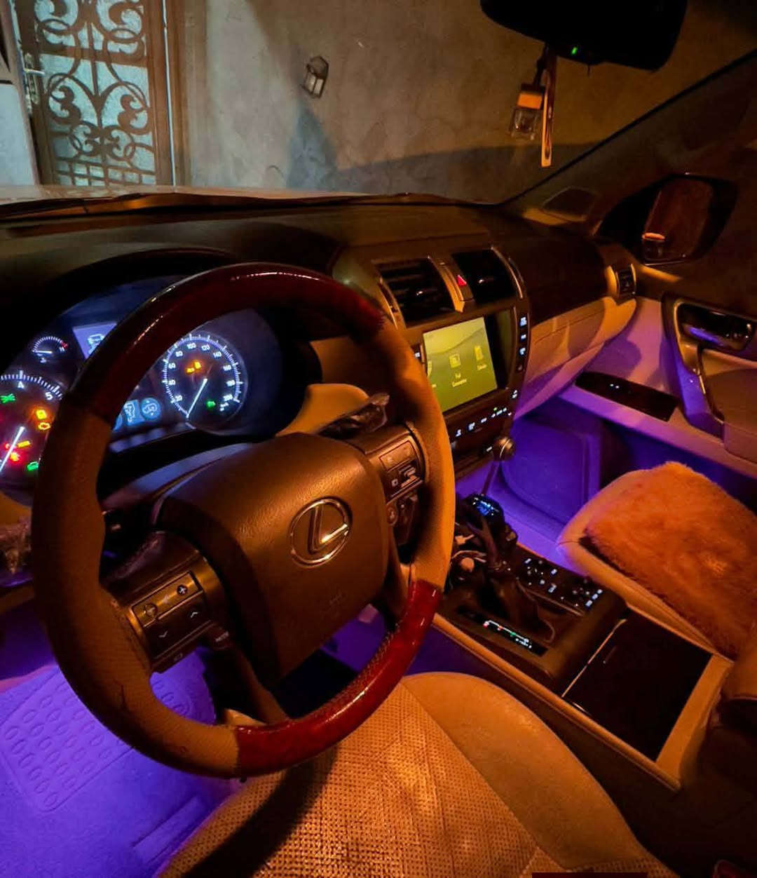 لكزز فئة ابرادو 2010 
#السعر240 ورقه
كلش نظيفه مع كير ومكينه استندر بالجيس 
مواصفات الكزز المعروفه مايرادلها شرح (بيها فقط جاملغ وباب امامي بدون دواخل)
رقمي بيه واتساب ***********
