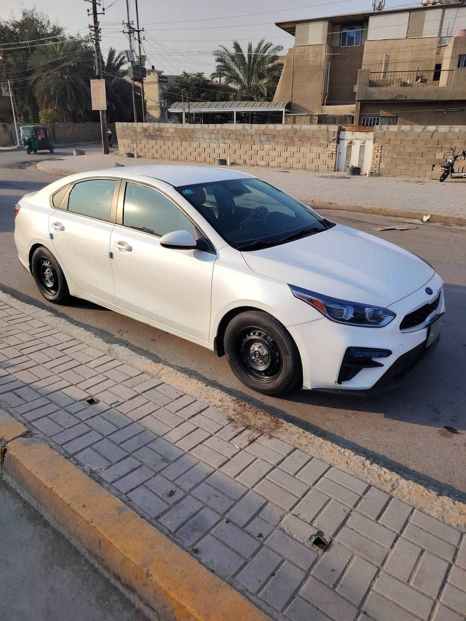 فورتي 2020 وارد كندي ابيض رقم بغداد حادثة جاملغ خلفي ايمن وبيه طخطخات بصيطة الكير سيفتي المكينة 2000 دوش كفالة بسمي السيارة مكاني زعفرانية /***********
