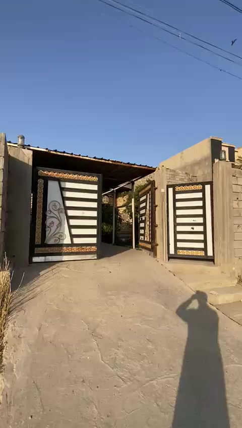 بيت للايجار في الرمادي خلف ساحة الاحتفالات 
يحتوي على 2  غرف  نوم مع صاله واستقبال للضيوف ومطبخ حار وبارد وحمام وصحيات داخليه وخارجيه  وحديقة كراج سياره
سعر// 500 ألف قفل 
للأستفسار مراجعه 
       مكتب الرحمة للعقار 
    ***********  📲
🌐 عنوان المكتب الرمادي شارع 17 مقابل جامع المندلاوي
