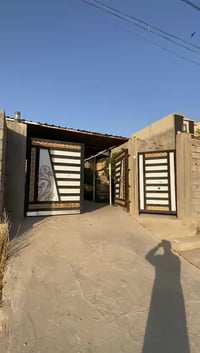 الرمادي • ٢ غرف • حديقة وكراج