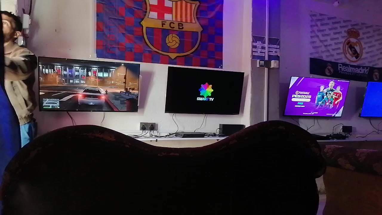 #قاعة_جاهزة_للبيع
بلي ٤ اسلم مهكر ٥٠٠ كيكا دبل جوستك  العدد ٥
 ا UBS ٨٥٠ العدد ٥
شاشات سمارت جميع المواصفات حجم ٤٣  العدد ٥
 تخم قنفات لعب عدد ٣
تخم استراحة عدد ٢
جام خانه عدد ١
بالإضافة الى
كراسي عدد ٢
استاندات محمول عدد ٣
مروحة عدد ١
مفرغة عدد ١
صور لاعبين عدد ١٠
اعلام عدد ٢ 
التواصل على الرقم ***********
غير متواجد على الخاص
#المكان_ذي_قار_قضاء_الشطرة
