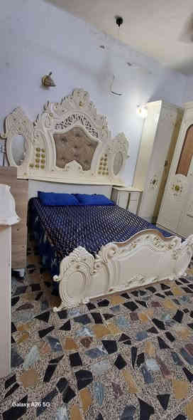 السلام عليكم غرفه عراقيه للبيع سعرها ٦٠٠ وبيها مجال بسيط
