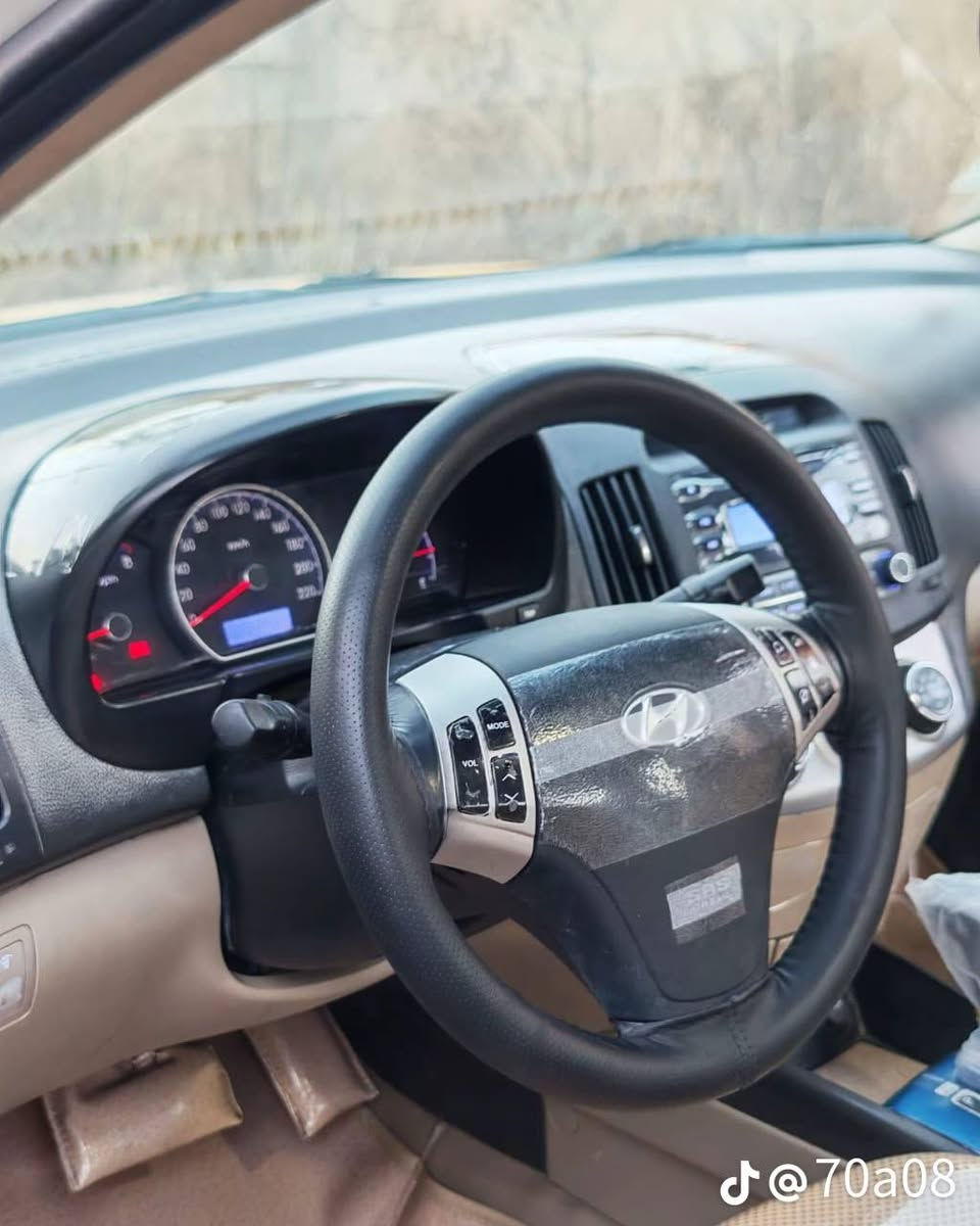 سلام عليكم النترة خليجي ٢٠١٠ بدون حادث بدون تبديل كاملة السيارة من الدعامية للدعامية صدر جديد تخم تاير دوشمة جديدة حتة الصندوق مغلف ليلون تنتة ليلون كير مكينة خير من الله ماشية ٩١ الف حقيقي تمشي ١٢٠ بيها يدك الجرس منبة مال دشبول رقم انكليزي  رقم بغداد رقم مميز ٤ أرقام سنوية ٢٠٣٠  مكينة ٢٠٠٠  عنوان بغداد حي اور رقم الهاتف *********** السعر ١١٥
