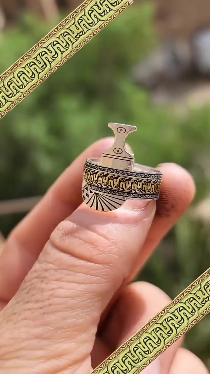 الجديد لا اول مرةفي اليمن خاتم فضة شكل جنبية وحزام كبسي مع الون الذهبي

 #فضة #خواتم 
 #عقيق
 #الجميع


**إذا كنت صاحب هذا الإعلان وتريد حذفه لأي سبب، رجاءا أرسل رسالة إلى الدعم الفني**