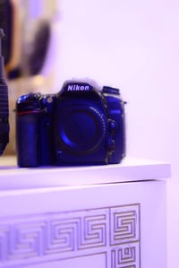 نيكون ٧٥٠٠ • عدسة ١٨-١٤٠ • شتر ١٣٠٠٠