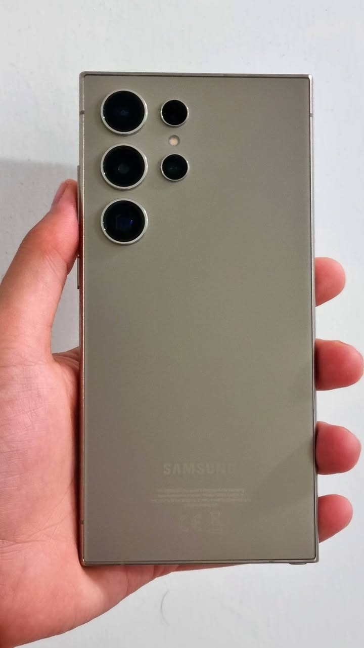 • جهاز s24 Ultra 
• ذاكرة 256 - 12
• نسخة شرق أوسط / باقيله 5 أشهر بالضمان 
• اللون المميز " تيتانيوم " نظافة 98 %
• فقط الباكيت بدون الكيبل 
• السعر 940 ألف و بي مجال حگ كروتك 

🔴 البيع اذا داخل الكوت تجيني تشرفني و تستلمه و اذا خارج الكوت و تريده توصيل ف تسلمني المبلغ زين كاش او ماستر يلا يجيك الجهاز , غير هيچ لا تدوخني 

● اتصال أو واتساب / ***********
