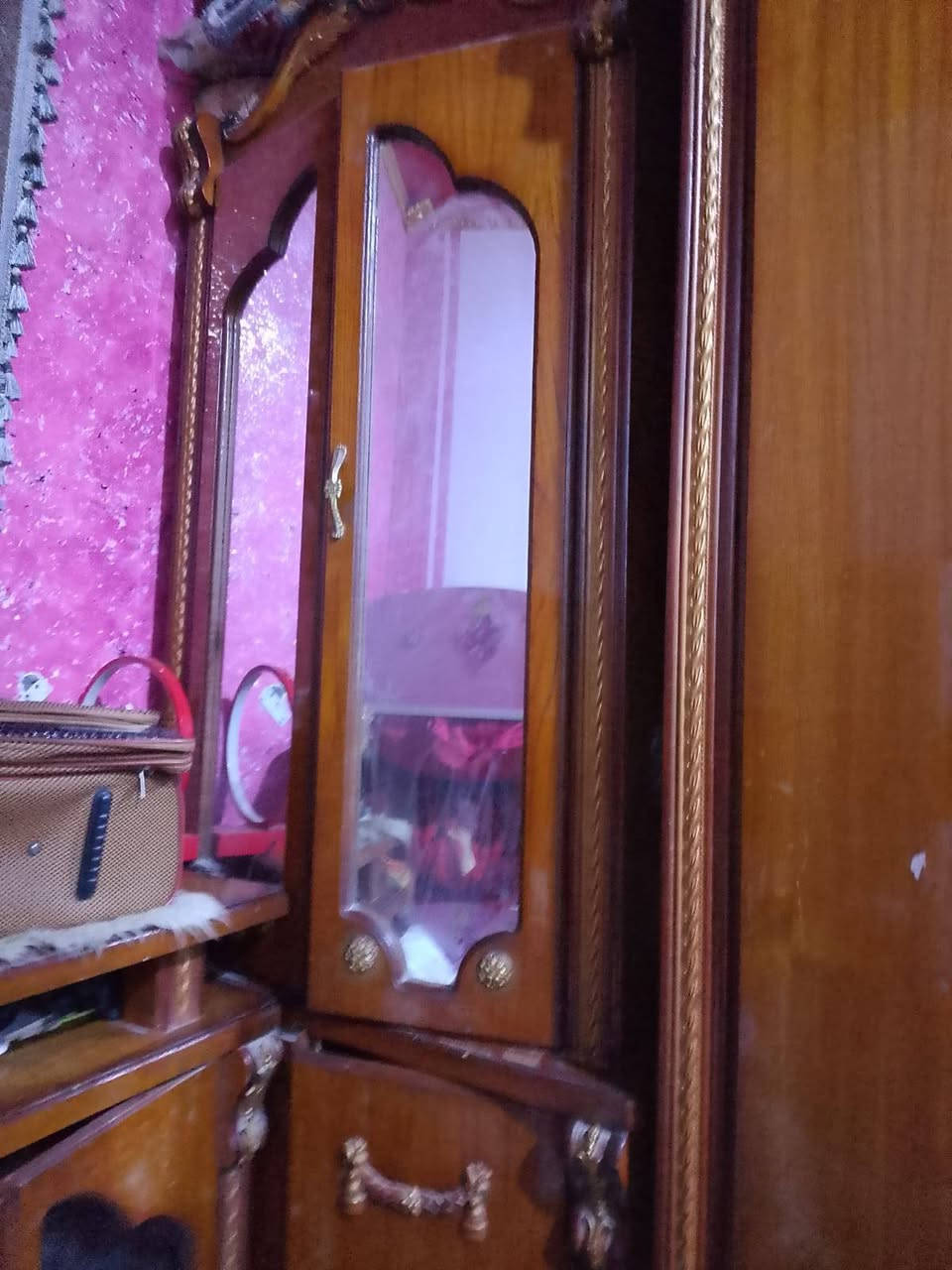 غرف اخشاب للبيع بسعر مناسب استفسار على هذا الرقم ***********
