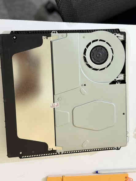 سلام عليكم شباب 
🎮بلي 4 لبيع 

جديد لوك ستيكر 

📀اقرص 3 فيفا 23+فيفا 17+ سيارت 🚗

بلي جديد مستعمل شهرين 

نظام 12.52

📍البصره الهارثه 

***********
متواجد واتساب
