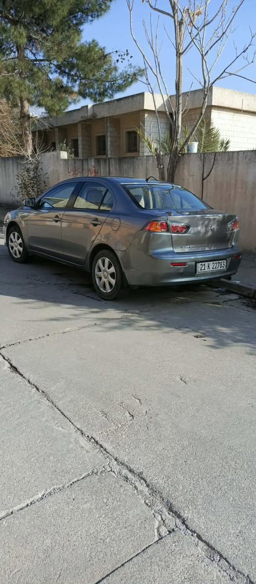 سلاوی خوا لە هەموو لایەک
لانسەر قرش 
مۆدێل ٢٠١٧
بێ بۆیاخ بێ سارد
خلیجی ناو زەرد
یەک دەستە سەیارەکە لە سفریەوە لای خۆمانە
دەعامیشی بۆیاخ نیە
تەنها ٨٧.٠٠٠ رۆیشتووە 
مەکینە ١٦ 
سەنەوی تا ٢٠٢٩ تازەیە بە ناوی خۆمانەوەیە
گێر مەکینە کارەبایی هەموی بەشەرت
تەحویل غەرامە بە شەرت
نرخی ١١٦ گەڵاو معامەلەیەکی برایانە
شوێن سلێمانی__ ڕزگاری
***********
