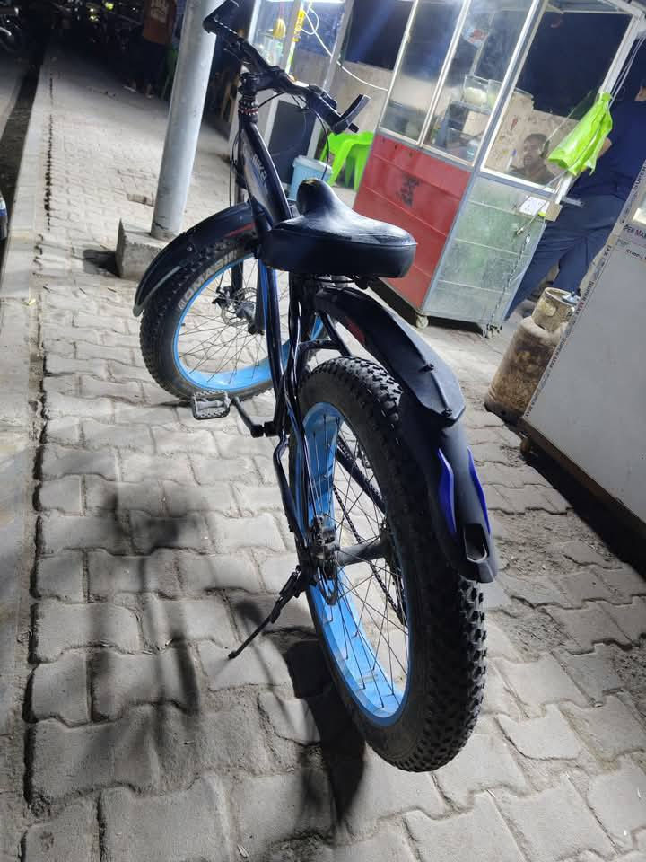 اسلام عليكم بايسكل جبلي نضيف كلش موديل 2021 3 مكاين امامي 8 مكاين خلفي السعر 100 الرقم ***********
