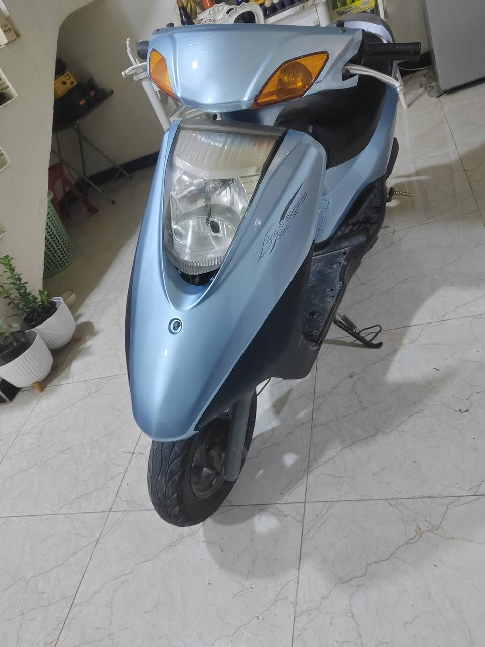 سلام عليكم دراجه بريز للبيع كامله مابيه نقص نكره سلف مكينه ناعمه السعر ٥٥٠ وبيه مجال المكان الدوره الرقم ***********
