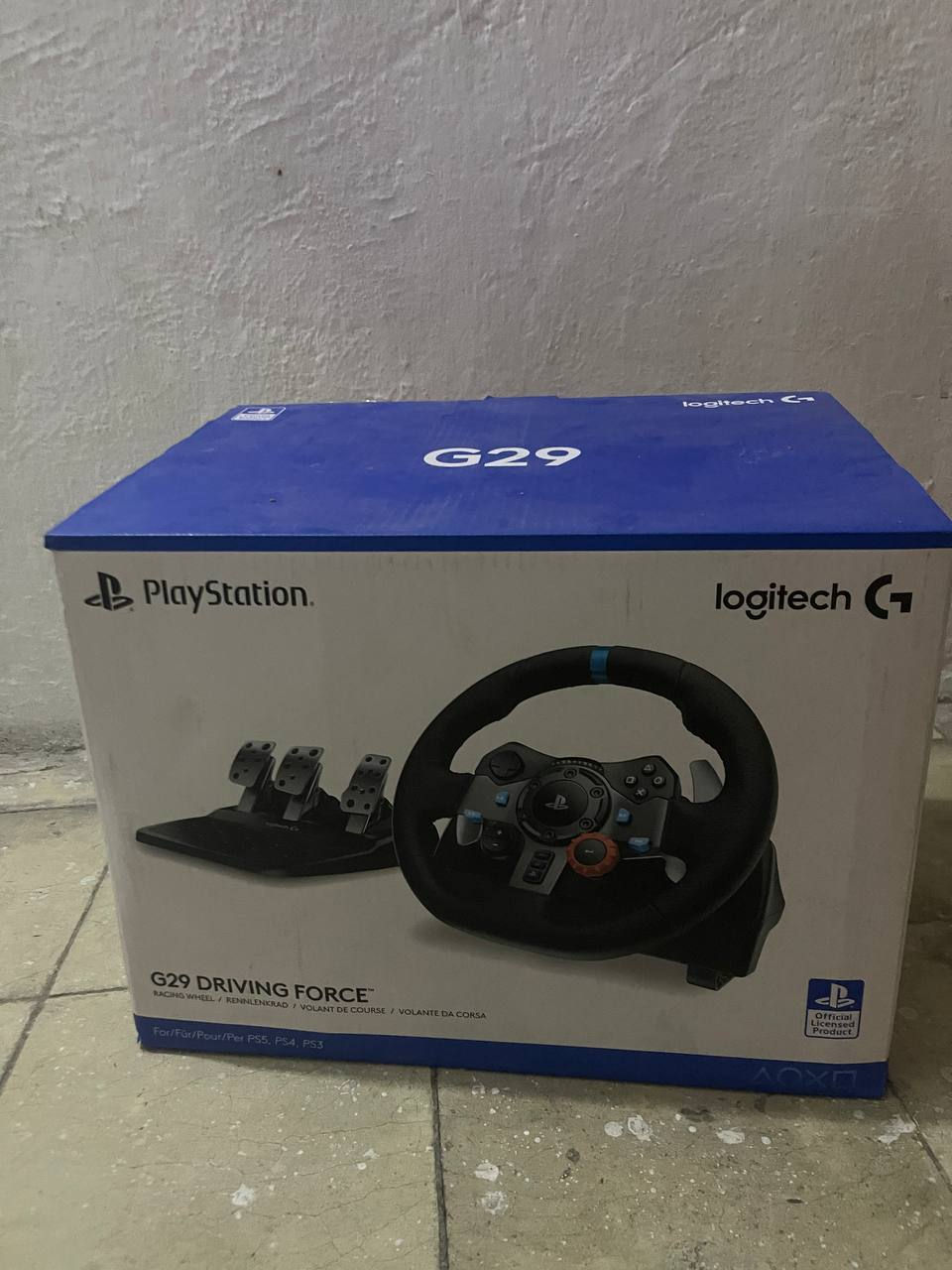 للبيع ستيرين Logitech G29 Driving Force بحالة ممتازة 🏎️
​الوصف: للبيع ستيرين لاجيتك G29 الغني عن التعريف، الستيرين نظيف جداً وكامل مع الدواسات (البريك والبانزين والكلتش).
​التوافق: يشتغل على PS5، PS4، PS3 وأيضاً على الـ PC.
​الحالة: نظيف جداً (مثل ما موضح بالصورة).
​السعر: 300,000 دينار عراقي (قفل).
​للتواصل والاستفسار: *********** 
مفتوح فقط ستيكر ما ملعوب بيه
