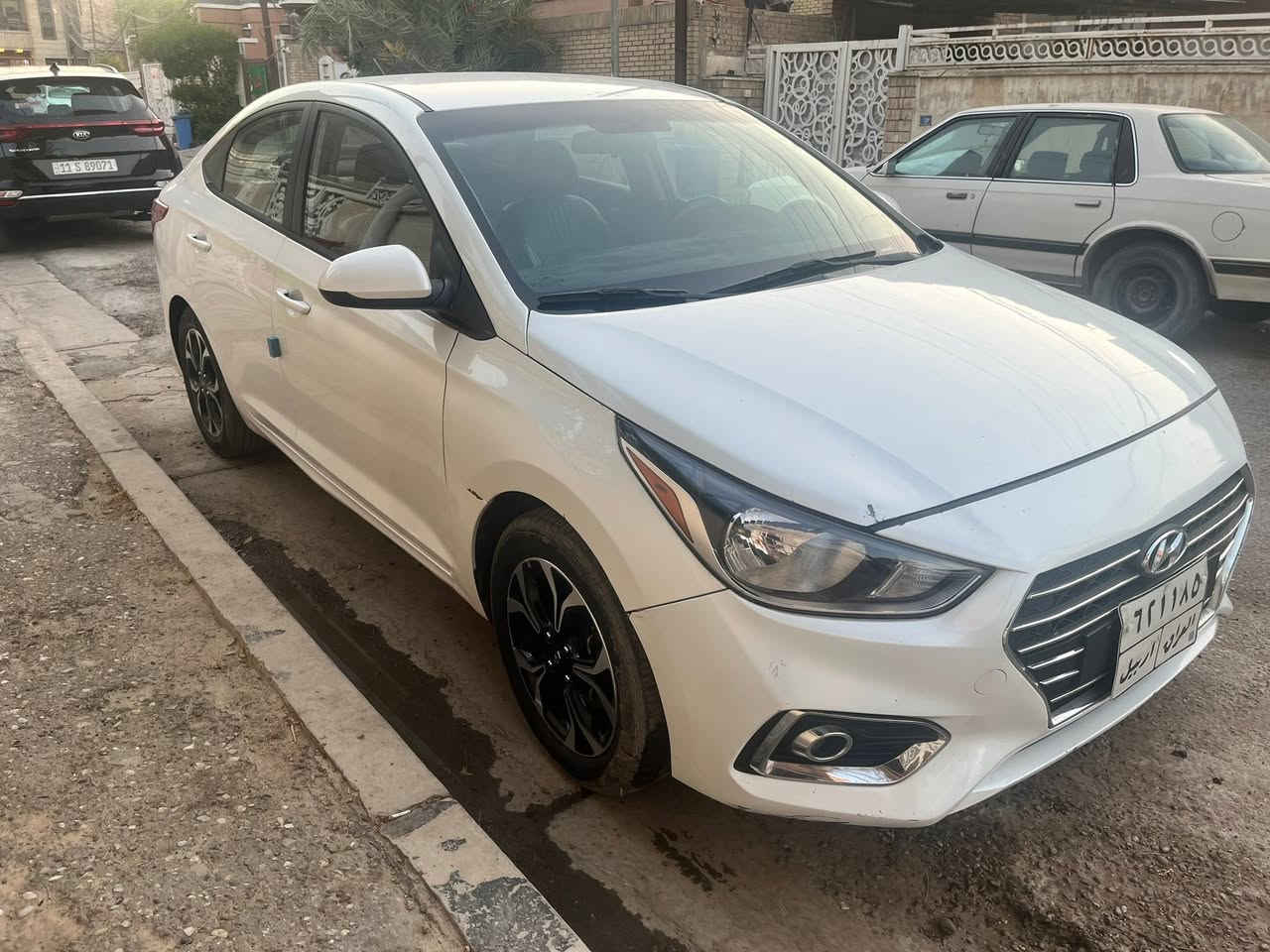 اكسنت 2019 وارد امريكي بيها 3 قطع ونص صبغ بدون دواخل  سيارة جديدة كير محرك صدر تبريد جديد محرك 1600gdi
ماشية ٨٨ الف كيلو
تحويل مباشر 
السعر 98 وبيها مجال جداً بسيط مكاني بغداد
***********
