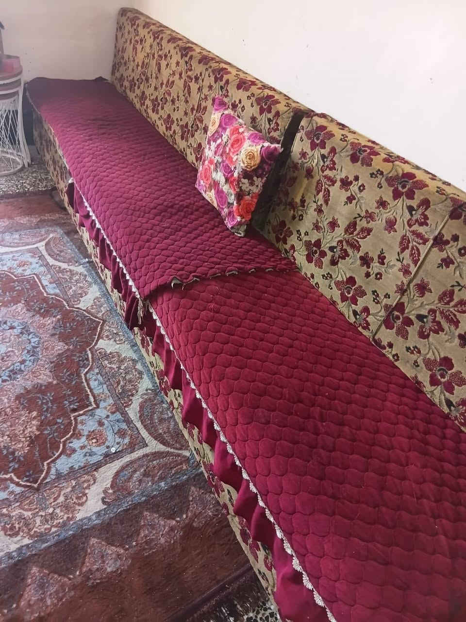 السلام عليكم تخم للبيع مستعمل ١٠مقاعد مع المفرش هديه للبيع بسعر ١٢٥ العنوان الشعب سوق شلال رقم ***********
