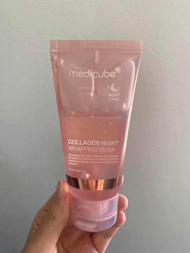 الاصلي 💯 %
ماسك الكولاجين من مديكيوب السحري🫶🏻
قناع ليلي تخلي ؏ بشرتك كآخر خطوة من روتينك اليومي وراها تنامين
 والصبح من تكعدين من النوم راح تشوفي صاير ؏ شكل طبقة زجاجية تجنن ؏ البشرة🤤
تشيلي من على البشرة وتستكرين على هذا الروتين يومياً بالليل
الفائدة منه انو هوَ يحبس رطوبة بشرتك ويغذيها طول ساعات النوم
يحسن من مرونة البشرة ويخليها أكثر تماسك
تركيبته مناسبة لجميع أنواع البشرة، بما في ذلك البشرة الحساسة
مكوناته الاساسية❤️‍🔥😍 :
هيالورونيك اسيد, نياسيناميد, كولاجين, سيراميد, غليسيرين
خالي من العطور و الكحول و البارابين✅

💰السعر 65دينار فقطط
للحجز والاستفسار على الخاص 💟


**إذا كنت صاحب هذا الإعلان وتريد حذفه لأي سبب، رجاءا أرسل رسالة إلى الدعم الفني**