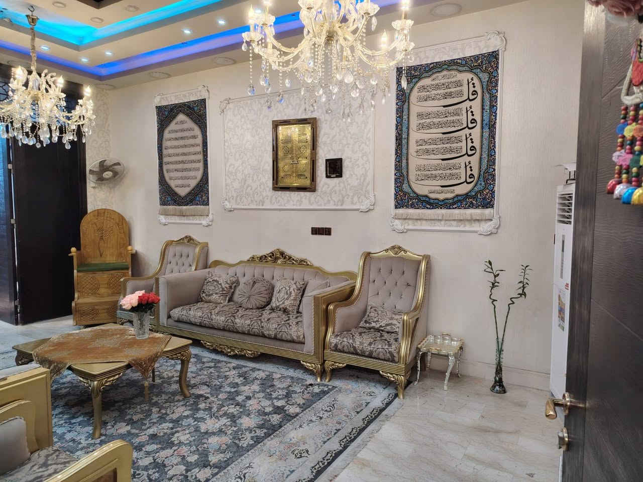 بيت طابو صرف بسمنه في حي الوفاء تقاطع الميلاد بيت حرف T كبالك فرع رابع بيت عن شارع العام مساحه 200 متر 3 طوابق يحتوي على 6غرف اودوانيه صاله حبيره 6حمامات اوتواليت بيت جاهز من كلشي طابق ثالث على طول بيت مخزنين مسكوف كامل عنوان حي الوفاء تقاطع الميلاد ***********
