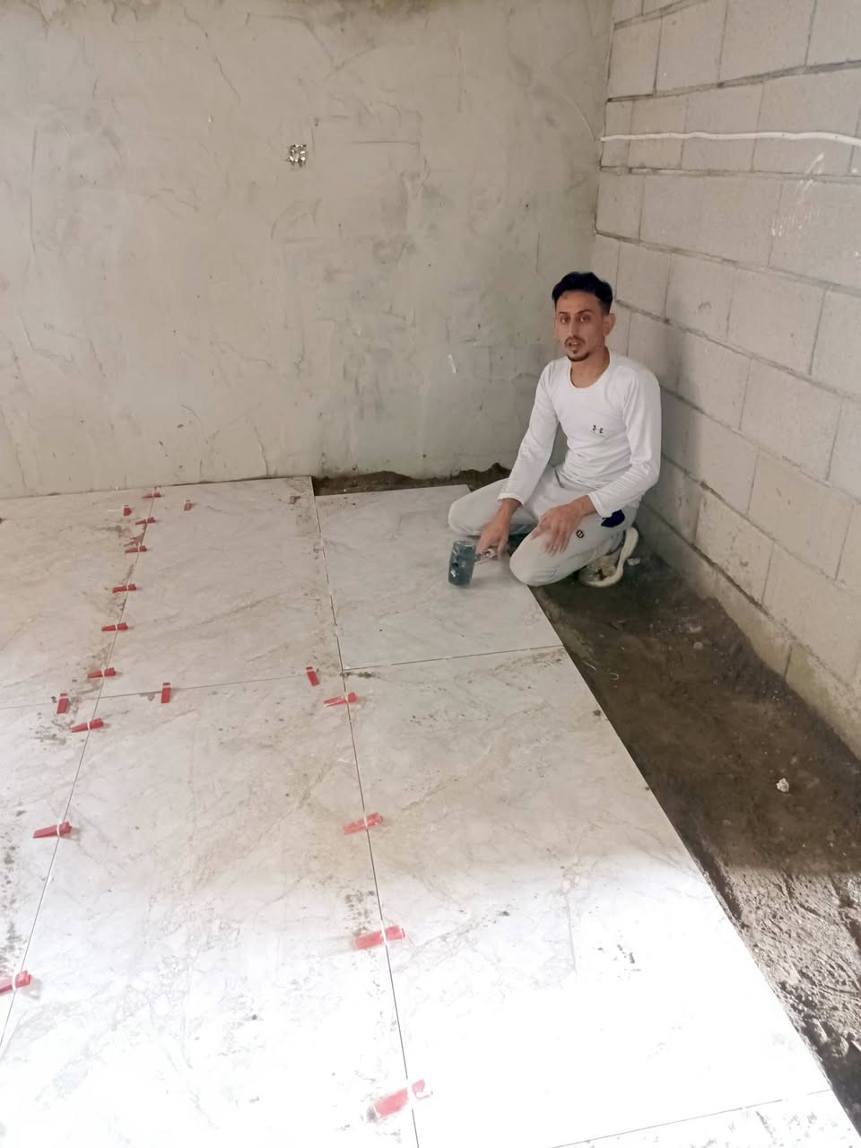 اسط كاشي
سيراميك 
متفرغ حاليه 
***********
