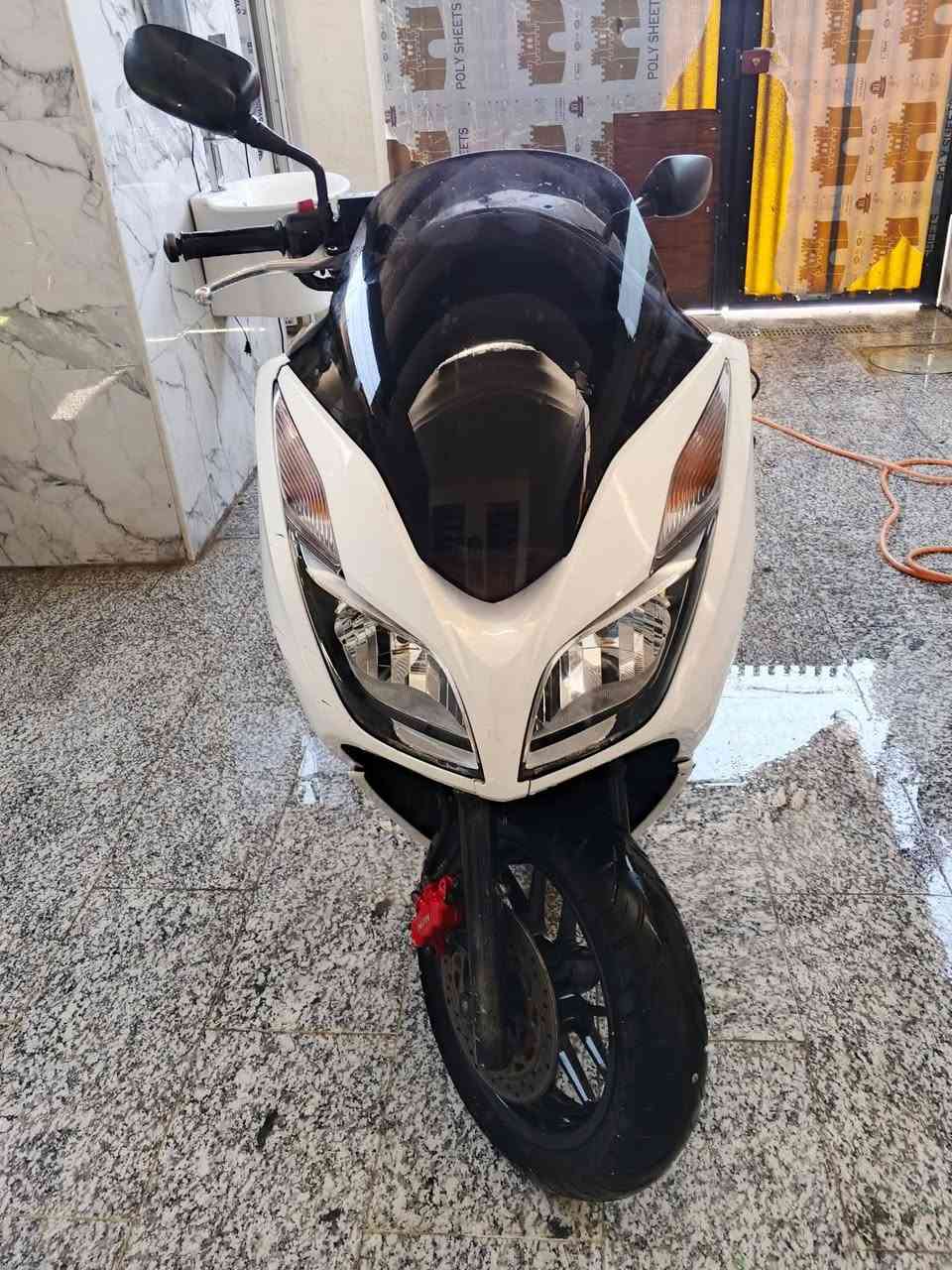فورزة صفر mf12  محرك 300cc نضيفه اورقها كامله
كمرك مدفوع  وصولاتها موجوده قرصها موجود
دفتر مال يابان هم بيها  يعني كبل تروح ترقم نقصها بس جاملخ امامي وكفر من وره يرداله تطبيك شويه 
عنوان بغداد الشعله السعر (11ورقه) ***********
